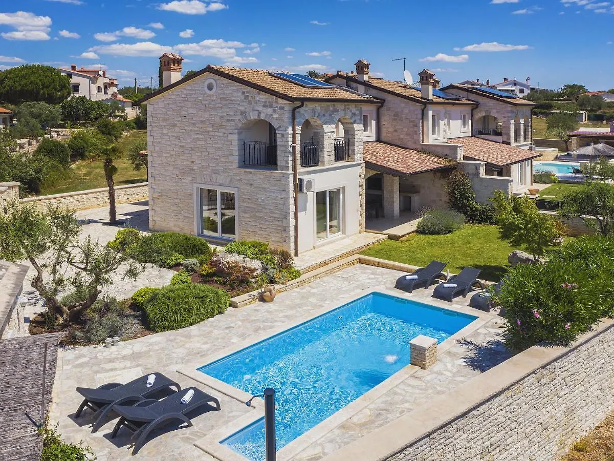 Stunning Villa In Rovinjsko Selo With Private Pool
