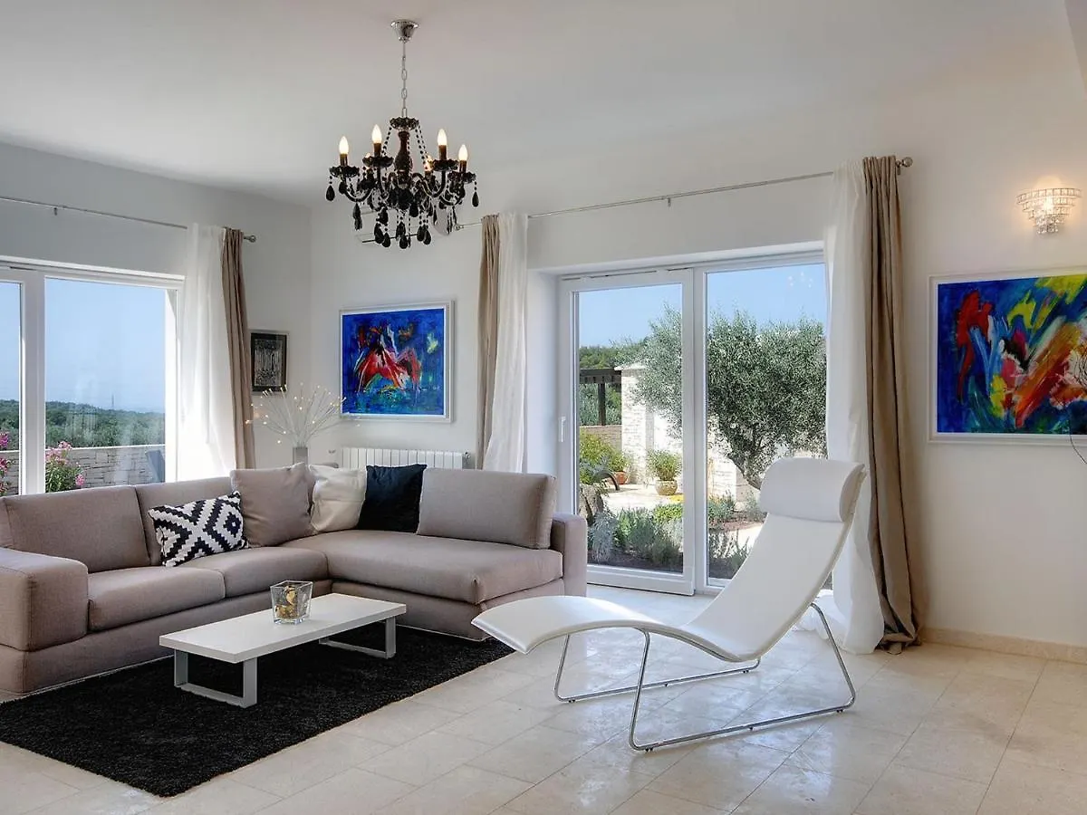 Stunning Villa In Rovinjsko Selo With Private Pool